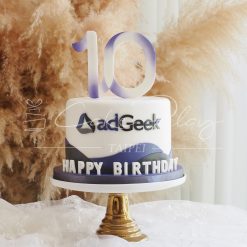 adGeek十週年翻糖設計，紫色配色加logo，公司慶祝客製蛋糕推薦