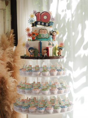 慶祝台北商圈嘉年華10週年，繽紛可愛的顏色搭配，適合活動及企業蛋糕，台北市客製化蛋糕