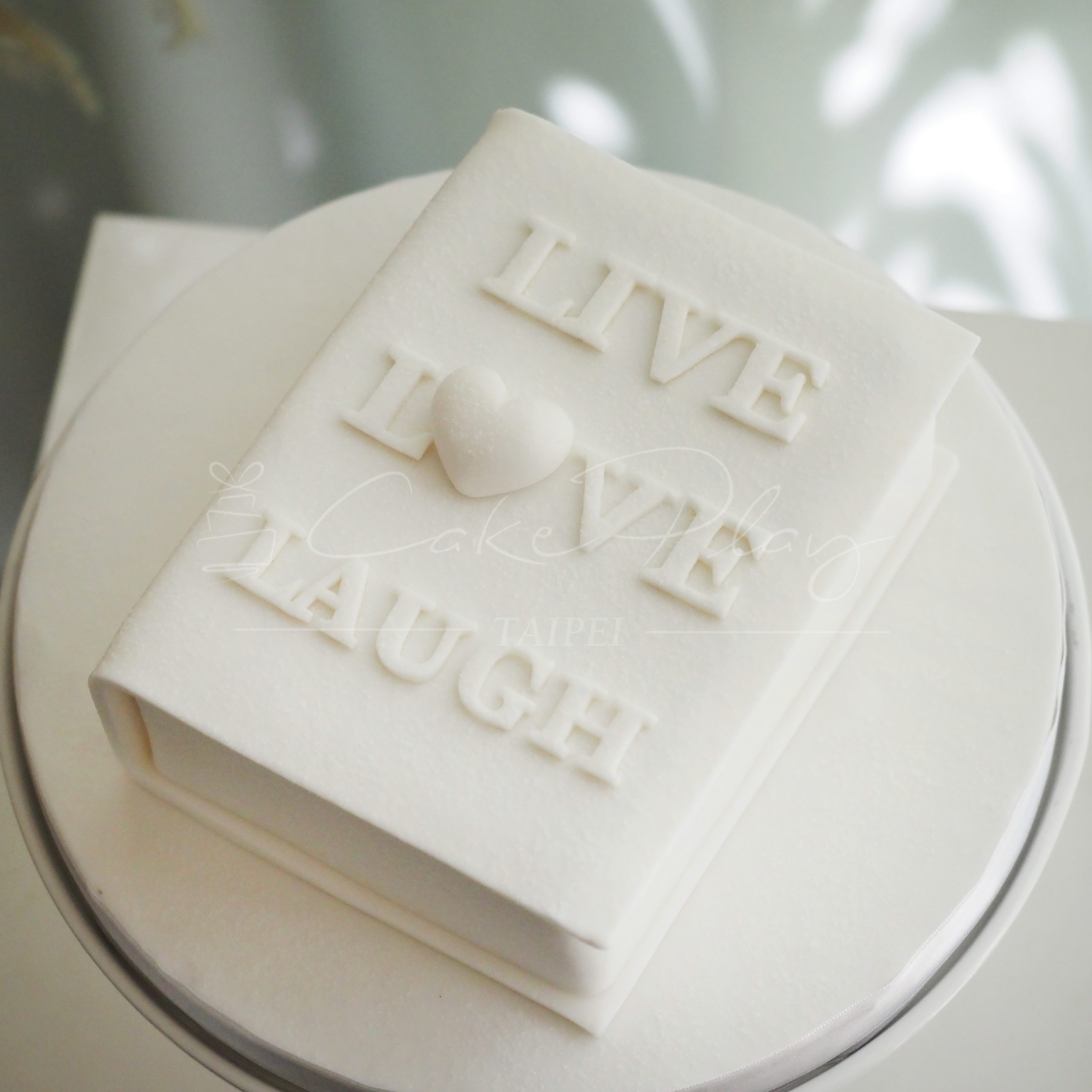 LIVE LOVE LAUGH 雪白書本蛋糕,台北市客製化蛋糕