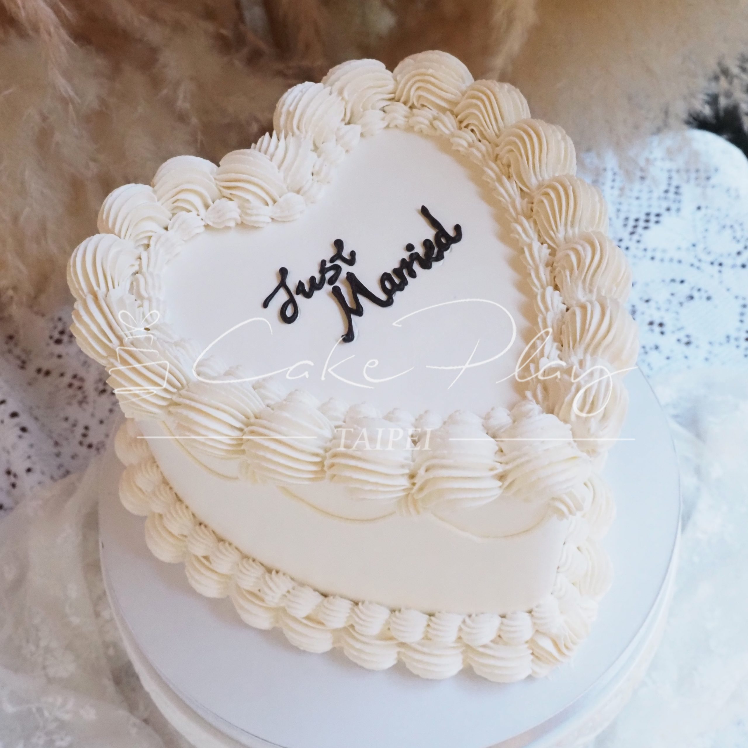 米白愛心蛋糕 簡約愛心蛋糕