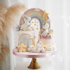 可愛的獨角獸們，搭配彩虹，整體粉嫩可愛，適合小朋友慶生