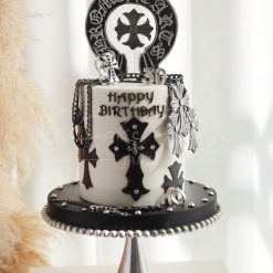 Chrome Hearts配件，搭配Chrome Hearts的logo